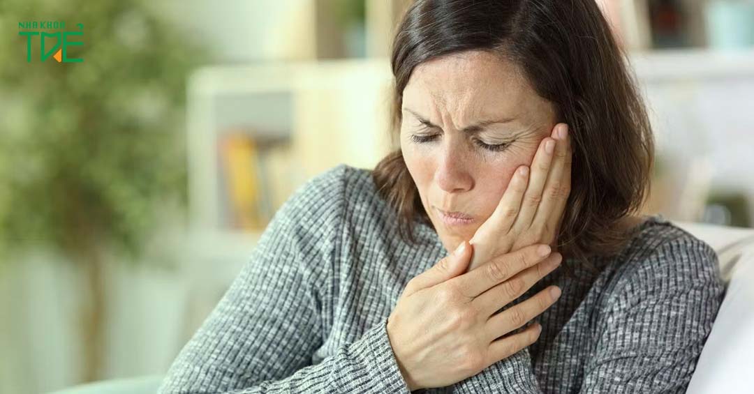Viêm khớp thái dương hàm gây đau đầu không? Cách giảm đau hiệu quả