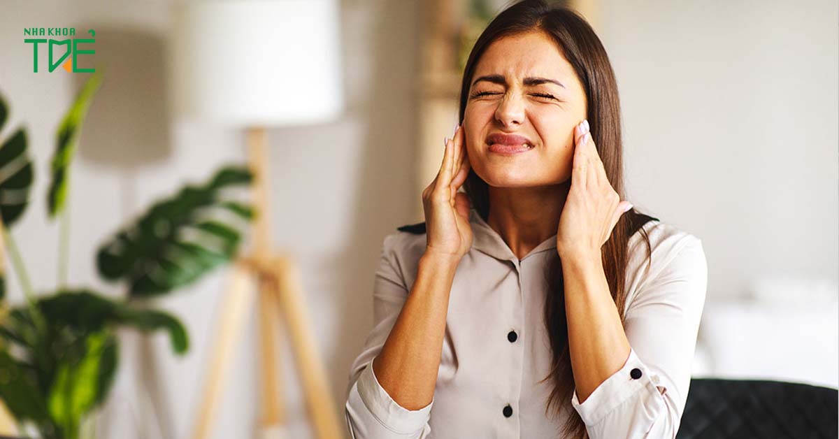Đau đầu do viêm khớp thái dương hay bị nhầm lẫn với các bệnh lý khác
