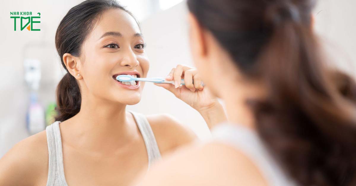 Vệ sinh răng miệng đúng kỹ thuật là cách điều trị viêm khớp thái dương hàm hiệu quả