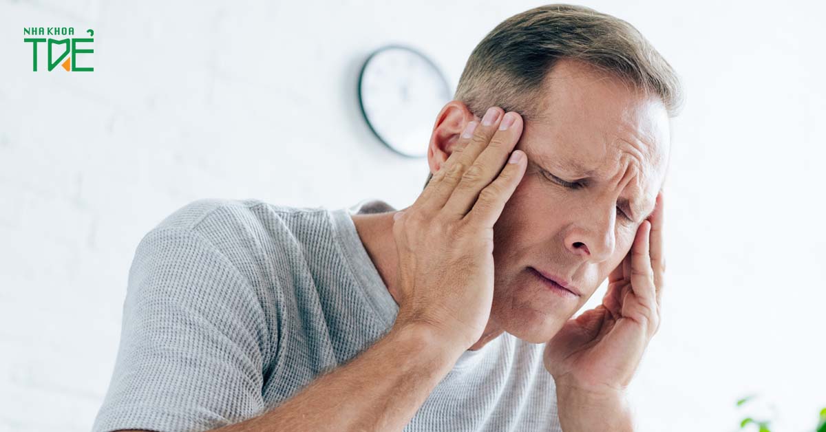 Viêm khớp thái dương hàm gây ra cơn đau đầu kéo dài