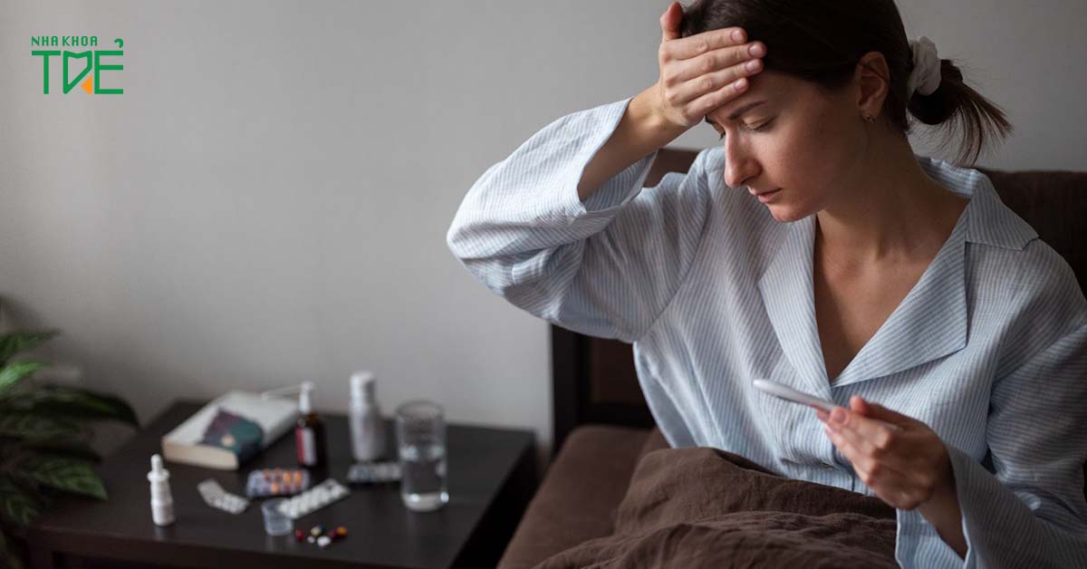 Viêm khớp thái dương hàm nặng có thể gây ra tình trạng sốt