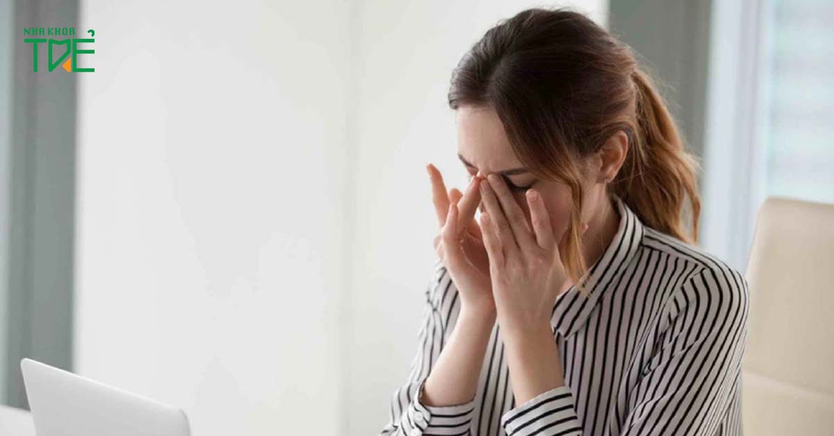 Đau khớp thái dương hàm gây căng thẳng cho người bệnh