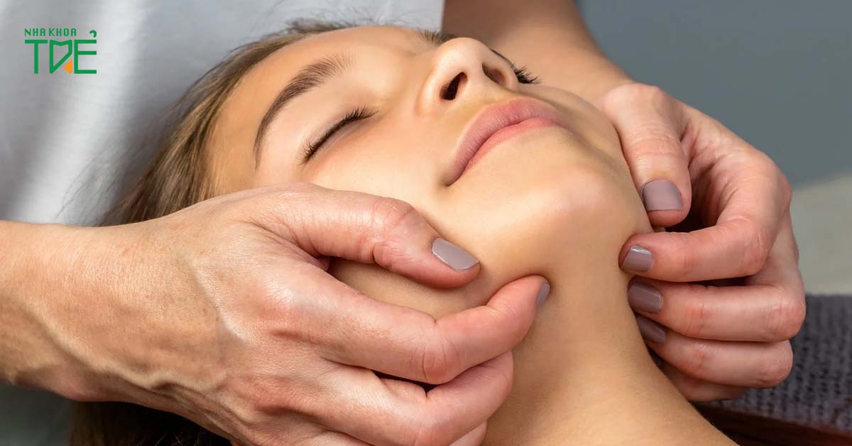 Nắn chỉnh để đưa xương hàm về vị trí bình thường