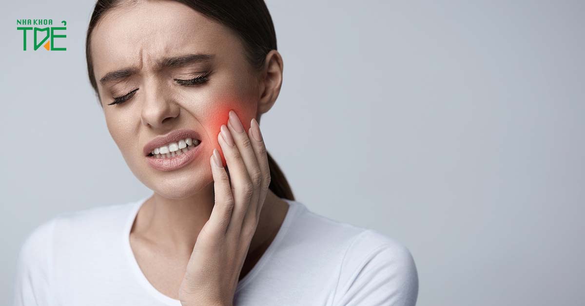 Viêm khớp thái dương hàm gây ra các cơn đau khó chịu