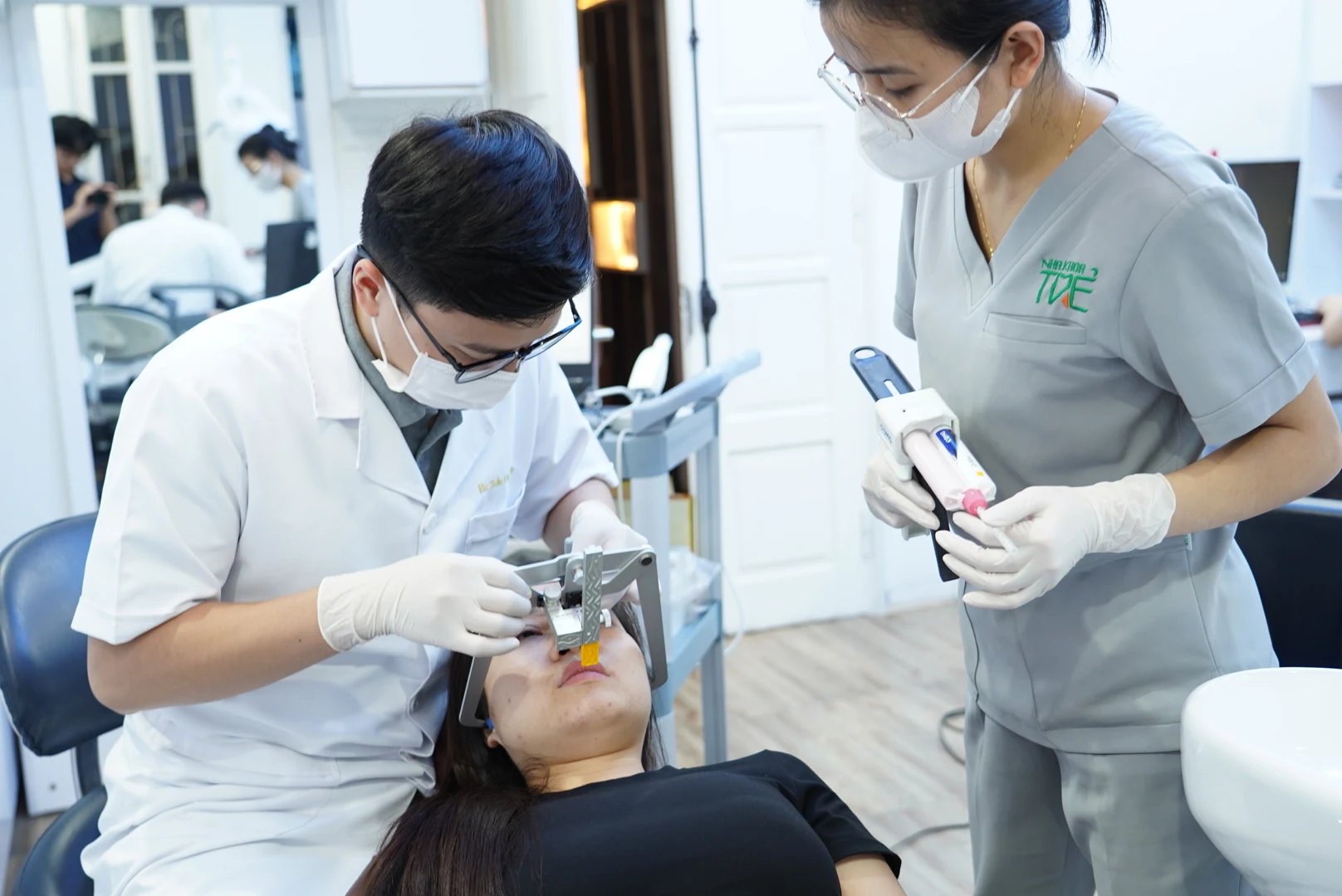 Giá khớp SAM truyền thống và số hóa với AxioPrisa
